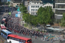경찰, 건설노조 간부 체포영장 집행 않기로…22일 조사 예정