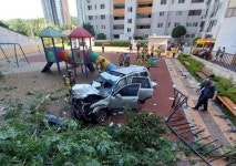 인천 아파트 놀이터로 SUV 추락…동승자 사망·운전자 부상