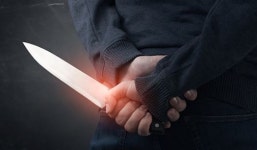 “선배가 식칼 들고 나갔어요”…술 마시다 흉기 들고 밖으로 나선 20대