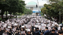2주 만에 국회 앞에 다시 모인 3만 교사들…교권4법 조속 처리 요구