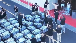 대형 마트에 갇혀 하루 버틸 때마다 1,300만 원 얼마나 벌었을까