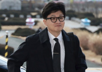 말 아끼는 한동훈, 김경율 사퇴설 