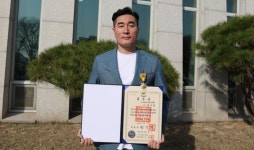 김기정 감독, 국민훈장 목련장 수상 영예