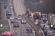 중부고속도로 호법JC 부근서 차량 4대 추돌…2명 사망