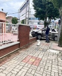 경산서 70대 운전 승용차 학교로 돌진…가속페달 착각