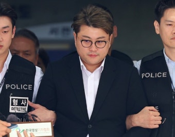 '음주 뺑소니' 김호중, 구속 2개월 연장…10월까지 구치소