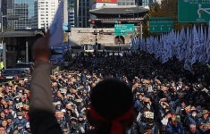 전국택배노동조합, 서울역 앞 집회…