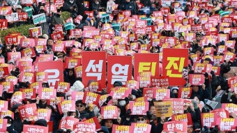 '대통령 퇴진' 인파에 9호선 국회의사당·여의도역 무정차 통과