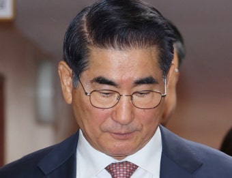 김용현 전 장관, 법원 보석 허가에 강하게 반발…불복 밝힐 예정 (95자)