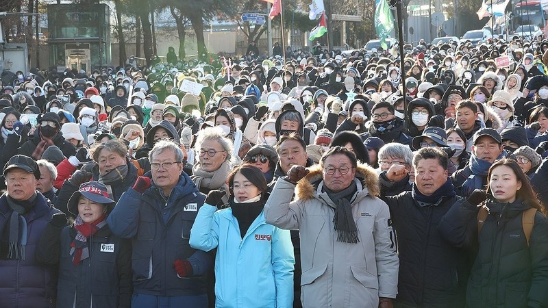 경찰 블라인드, 남태령 시위 참가자 조롱 사건 파헤친다