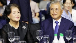 김정숙 여사 특활비 옷값 의혹…경찰, 대통령기록관 압수수색