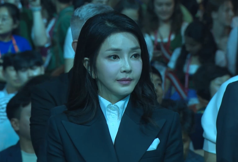 김건희 여사 최측근 조연경 전 대통령실 행정관, 특검팀에 소환 조사 중.