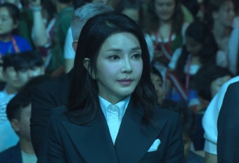 김건희 여사 최측근 조연경 전 대통령실 행정관, 특검팀에 소환 조사 중.