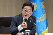 이 대통령, 국무회의서 '가짜뉴스' 대책 지시…공공주택 시스템 지적도