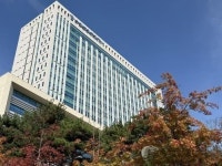 퇴직금 내놔 PC방 사장 감금에 폭행까지…직원, 징역 4년