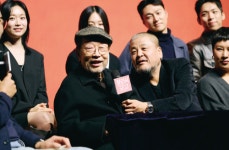 [현장M] ‘장진식 코미디’와 만난 내공의 배우들...연극 ‘불란서 금고’로 돌아온 장진·신구