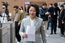 추미애, 법사위원장 사퇴…