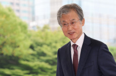 조희대 '서면 제청' 변호사단체도 '분분'…