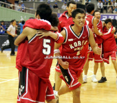안암골 호랑이 4년만에 신촌 독수리 잡고 감격의 포효