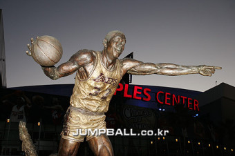 [NBA]LA 레이커스, 클리퍼스의 홈구장 스태이플스 센터