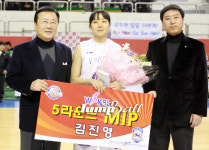 [WKBL] 우리은행 김진영이 5라운드 MIP