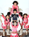 어린이 치어리더의 축하공연