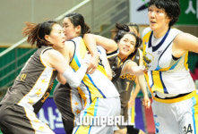 [WKBL] 밀고 당기는 치열한 몸싸움