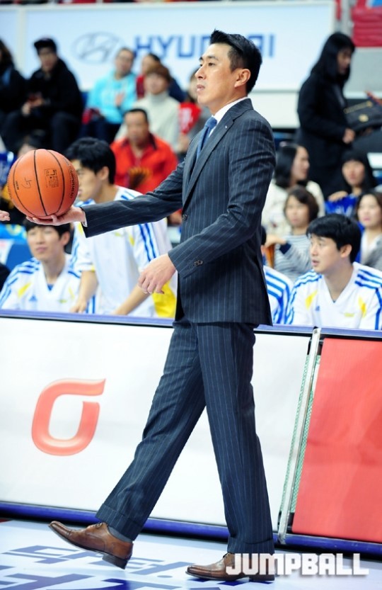 KCC, 실패한 감독으로 자천하며 이상민 감독 사령탑 선임