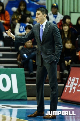 [KBL] 작전 지시하는 이상민 감독 '좀 더 끌고 나와!'
