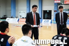 [D리그 챔스1차전] 상무 이재훈 감독의 벤치 작전타임