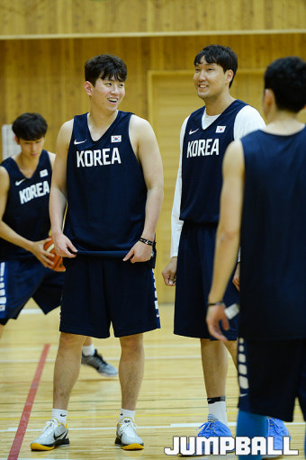 [JB포토] 남자농구대표팀에서 다시 만난 강상재와 이종현