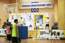 아디다스 크레이지코트 2017에서 볼 수 있는 마사지, 테이핑 라운지