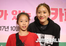 “30만원!”, “주문한 음료 나왔습니다” W카페에서 생긴 일