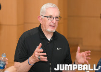 [JB포토] 점프볼과 인터뷰 진행하는 제리 크라우스 감독