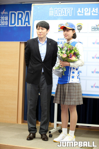 [W드래프트] '1순위 박지현 안은' 위성우 감독 “세대교체 하는 시점될 것이다”(일문일답)