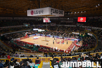 LG 250만 관중 돌파 눈앞… 시즌티켓 증정 및 기념 시투 이벤트 진행