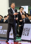 [벤치명암] KGC 손규완 코치, “승리는 수비 잘 따라준 선수들 덕분”