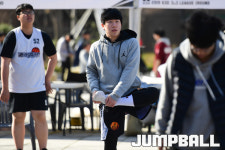 [JB포토] 경기 시작전 몸을 풀고 있는 안산 TOP 박준형