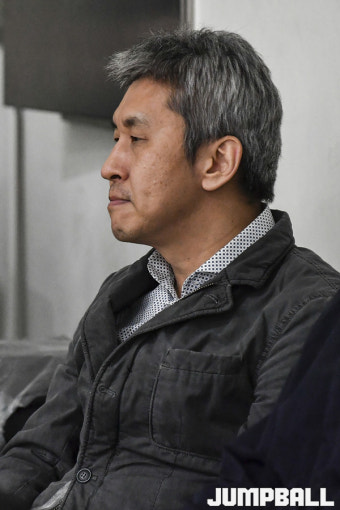 [JB포토] 경기를 관전하는 대한민국 남자농구대표팀 김상식 감독