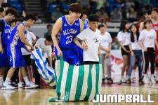 [JB포토] 하프 타임 이벤트 하는 희망팀 박준영