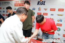 [JB포토화보] KBL과 희명병원이 함께하는 사랑의 3점슛 캠페인 기금 전달식 및 사인회 화보.