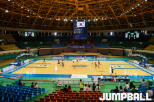 [JB포토] 프로 선수들이 뛰는 월명체육관에서 즐거운 농구시합
