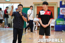 [JB포토] 2019 KBL 스쿨리그 이벤트를 위해 화봉중학교에 나타난 현대모비스 서명진