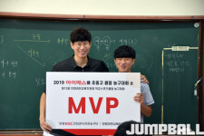 축하하러 왔다가 에너지 얻어 가네요 KGC 오세근, 클럽대회 우승팀 격려차 학교방문