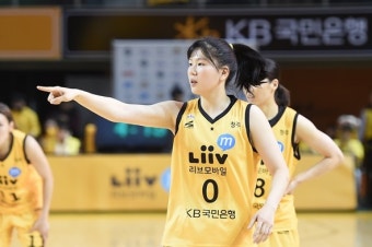 [위클리W리뷰] 2강 경쟁 앞선 우리은행, 리바운드 고질병 KEB하나