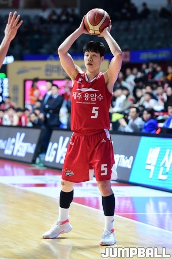 '한호빈 커리어 하이 20P' 오리온, KGC 꺾고 탈꼴찌 성공