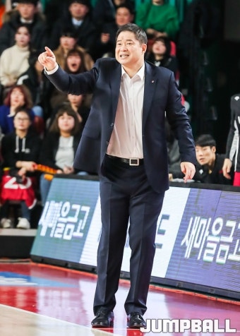 [벤치명암] 홈 5연패 빠진 LG 현주엽 감독 “편하고 화려한 것만 해서는 이길 수 없어”
