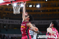 [JB화보] 창원 LG, 전주 KCC에 69-68로 역전승