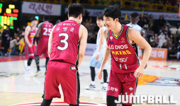 [JB화보] 창원 LG, 전주 KCC에 69-68로 역전승