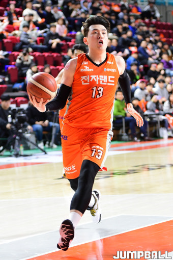 ‘합격과 결혼 겹경사’ 강상재 “상무에서 완성형에 가까워질 것”